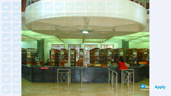 Malangkucecwara School of EconomicsMalangkucecwara School of Economics фотография №4