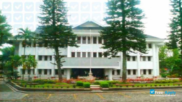 Malangkucecwara School of EconomicsMalangkucecwara School of Economics фотография №3