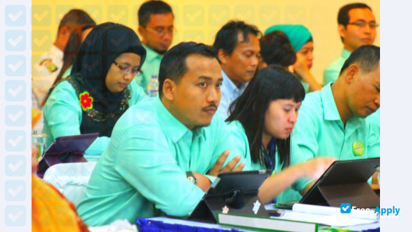 Foto de la Perguruan Tinggi Raharja #2
