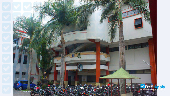 College of Informatics and Computer Indonesia фотография №9