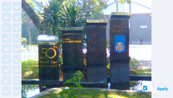 Foto de la Institut Teknologi Sepuluh Nopember #3