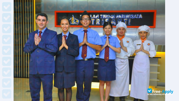 Foto de la Trisakti School of Tourism #1