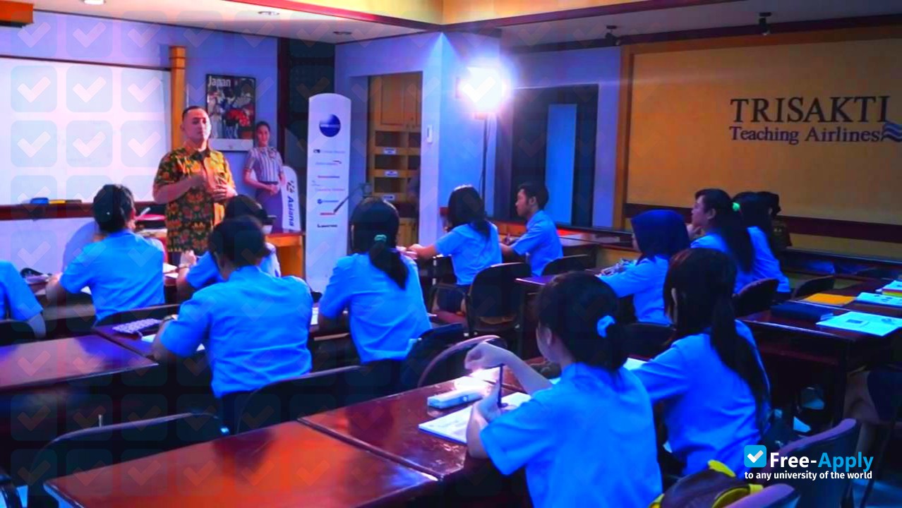 Foto de la Trisakti School of Tourism #5