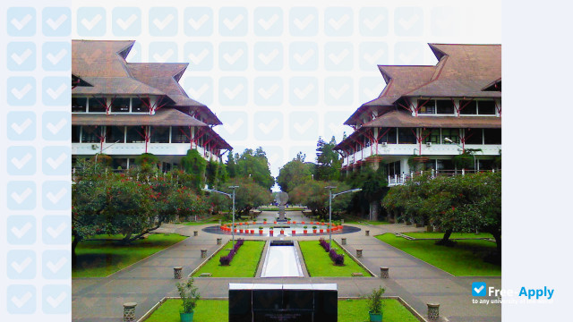 Foto de la Institute of Technology Bandung #6