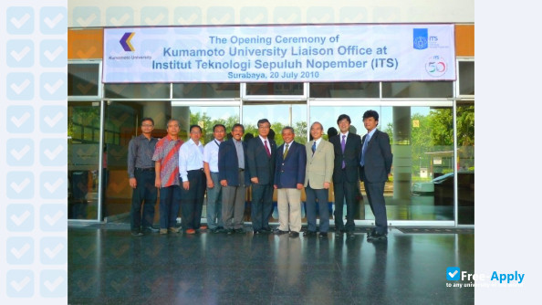 Foto de la International University Liaison Indonesia #3