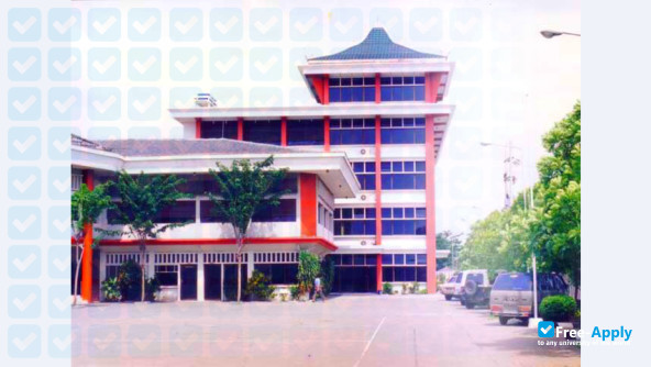 Photo de l’Surabaya Technical School