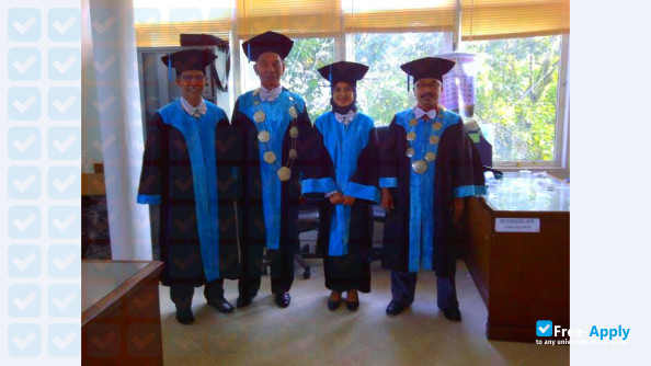Foto de la Jabal Ghafur University #5