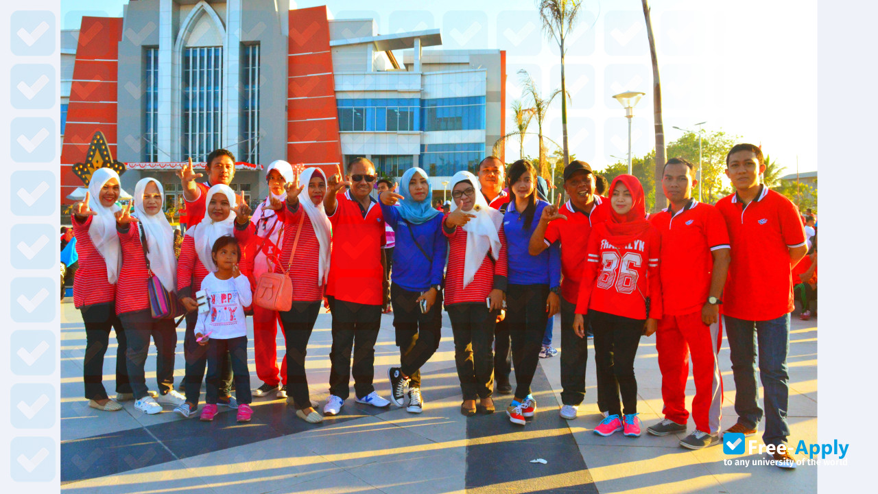 Gorontalo University photo #4