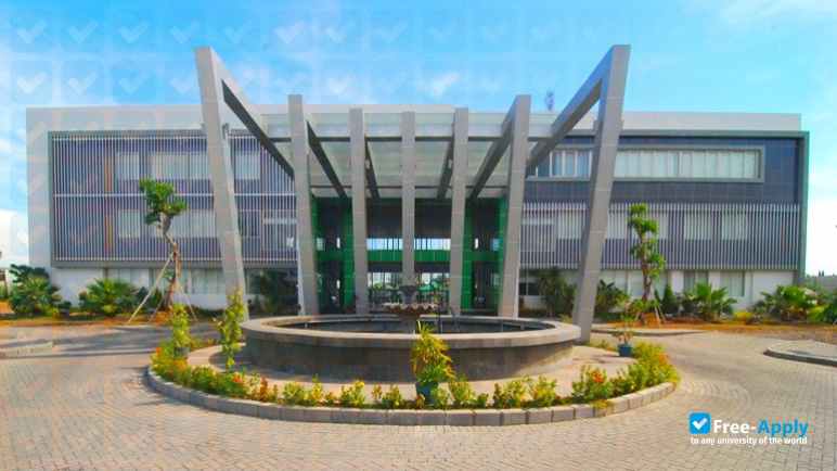 Photo de l’College of Economics Perbanas Surabaya #10