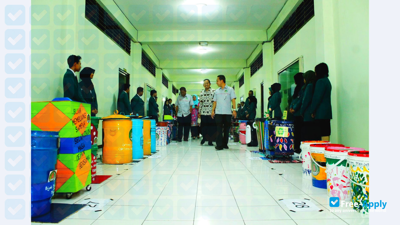 Photo de l’College of Economics Perbanas Surabaya #11