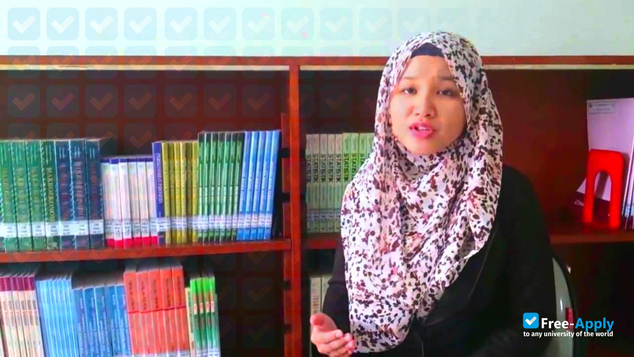 Photo de l’College of Economics Perbanas Surabaya #3