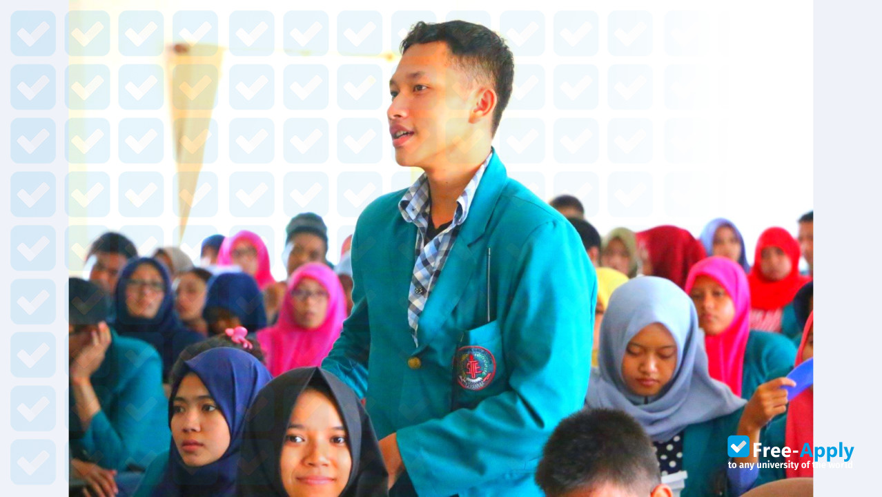 Photo de l’College of Economics Perbanas Surabaya #9