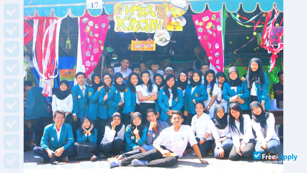 Photo de l’College of Economics Perbanas Surabaya #7