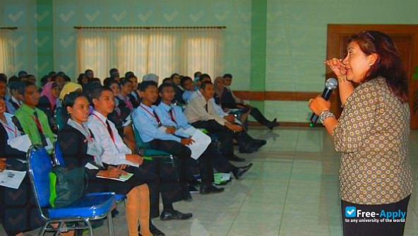 Photo de l’College of Economics Perbanas Surabaya #2