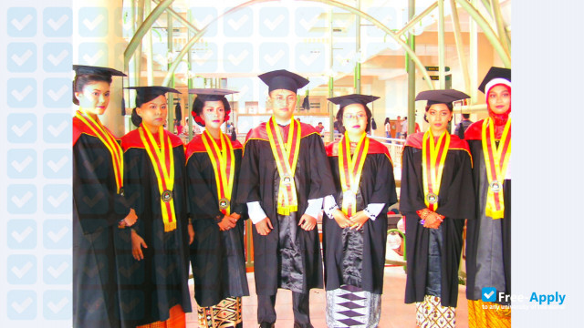 Foto de la YKPN School of Economics Yogyakarta #1