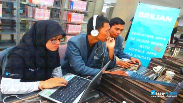 Institute of Business and Information Stikom Surabaya фотография №7