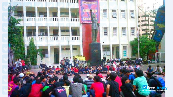 Photo de l’Universitas Bung Karno #3