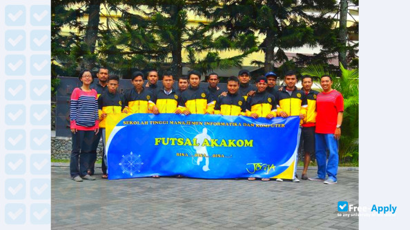 Foto de la College of Information and Computer Management Akakom Yogyakarta #3