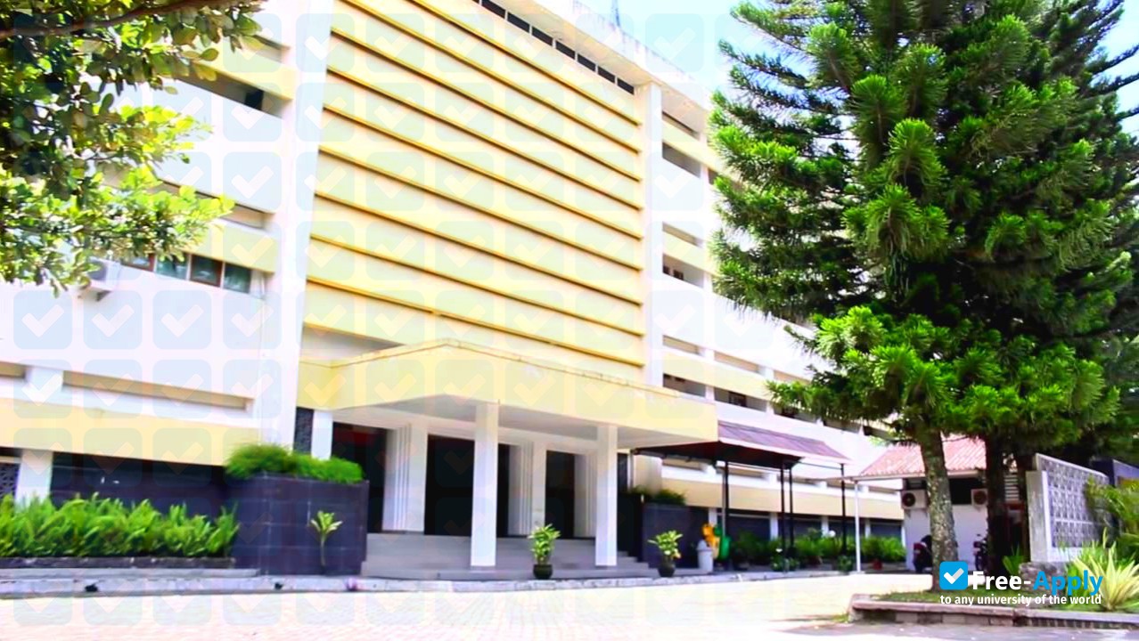 Foto de la College of Information and Computer Management Akakom Yogyakarta #10