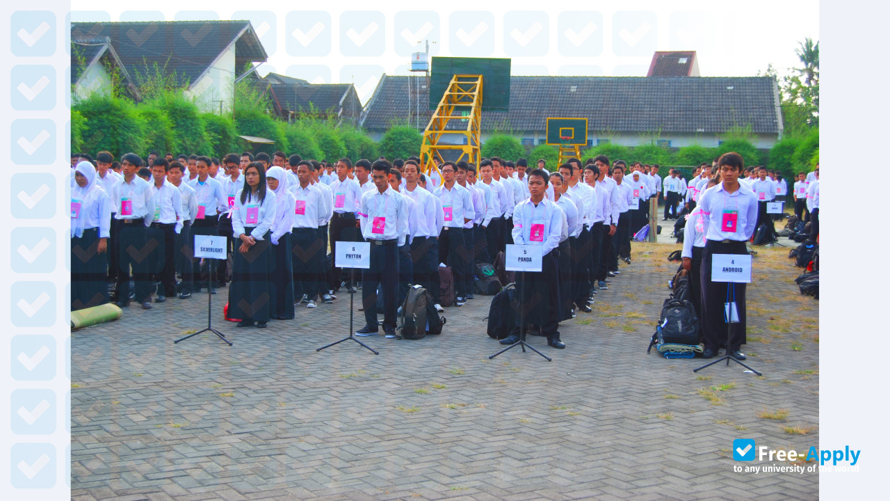 Foto de la College of Information and Computer Management Akakom Yogyakarta #6