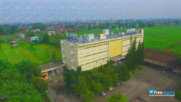 Foto de la College of Information and Computer Management Akakom Yogyakarta #2