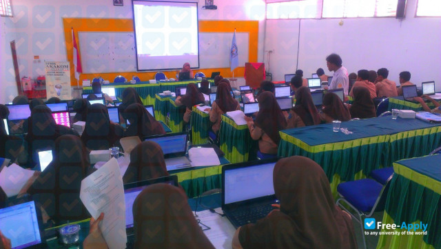 Foto de la College of Information and Computer Management Akakom Yogyakarta #6