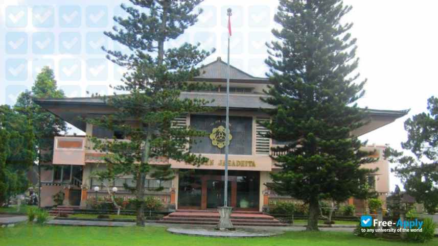 Foto de la Universitas Ngurah Rai