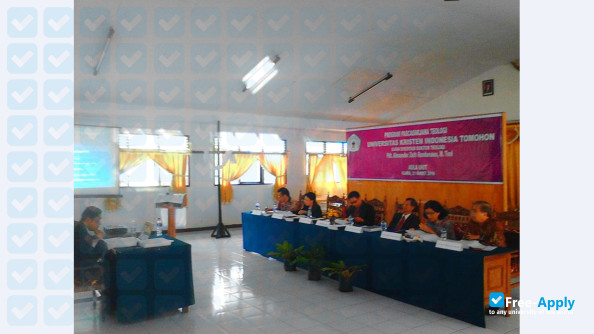 Foto de la Christian University of Indonesia, Tomohon #3