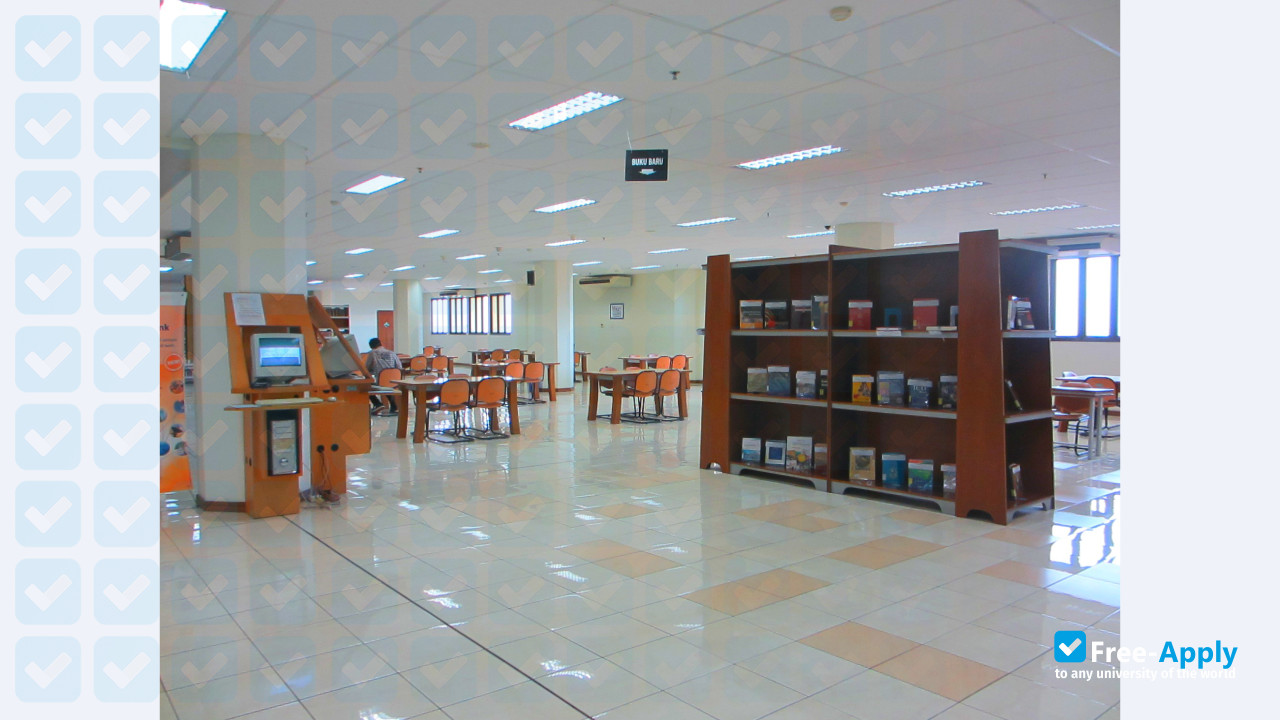 Foto de la Maranatha Christian University #4
