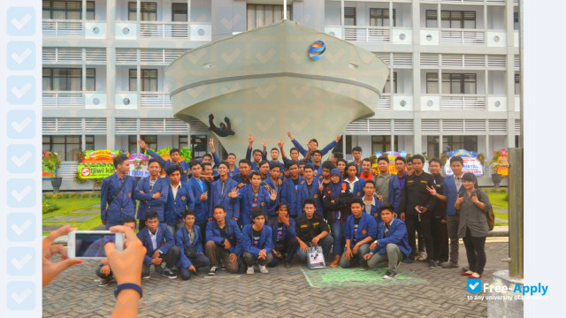 Foto de la Politeknik Perkapalan Negeri Surabaya #1