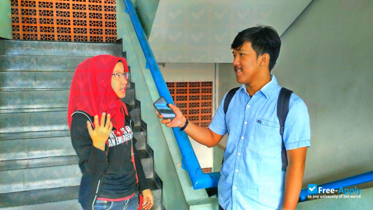 Foto de la Universitas Satya Negara Indonesia #5