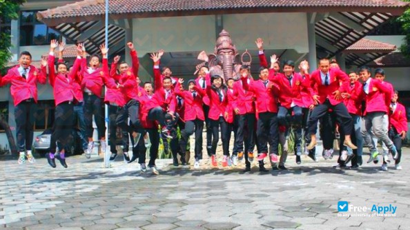 Foto de la Universitas Tunas Pembangunan #2