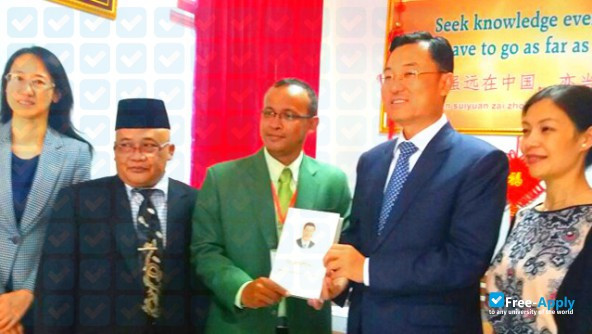Foto de la Universitas Wahid Hasyim #2