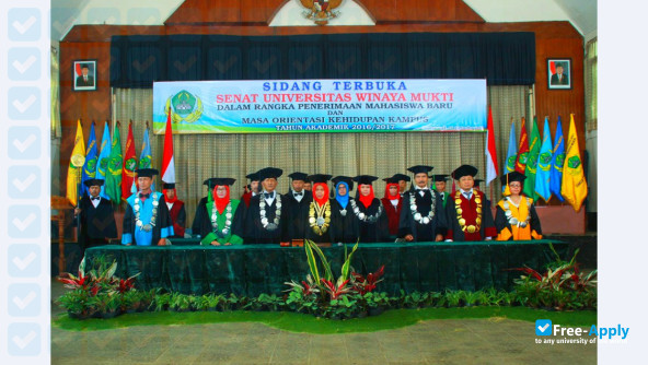 Foto de la Winaya Mukti University #2