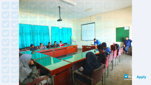 Foto de la Winaya Mukti University #9