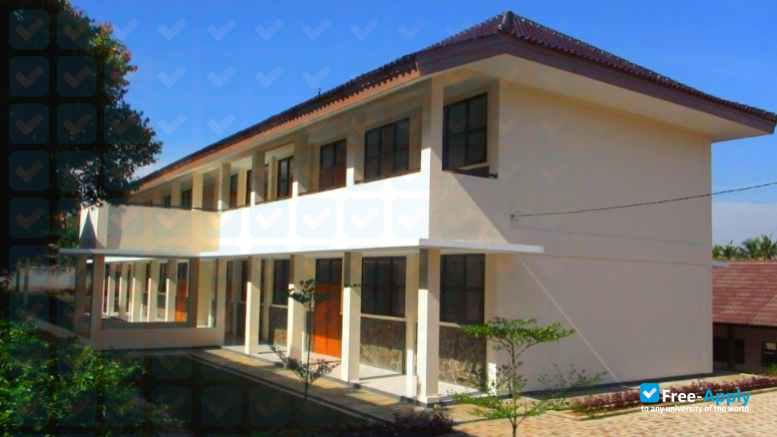 Foto de la Winaya Mukti University #5