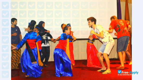 Foto de la Winaya Mukti University #10