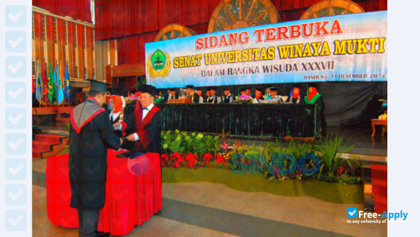 Foto de la Winaya Mukti University #6