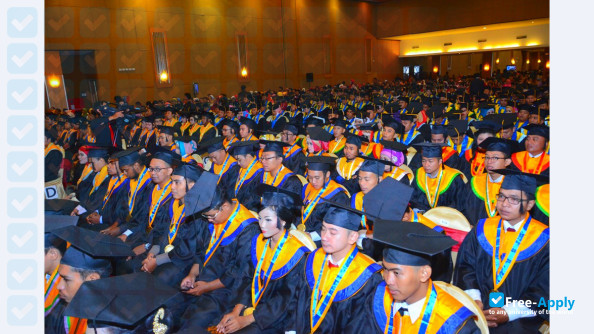 Foto de la University Dr Soetomo Surabaya #8