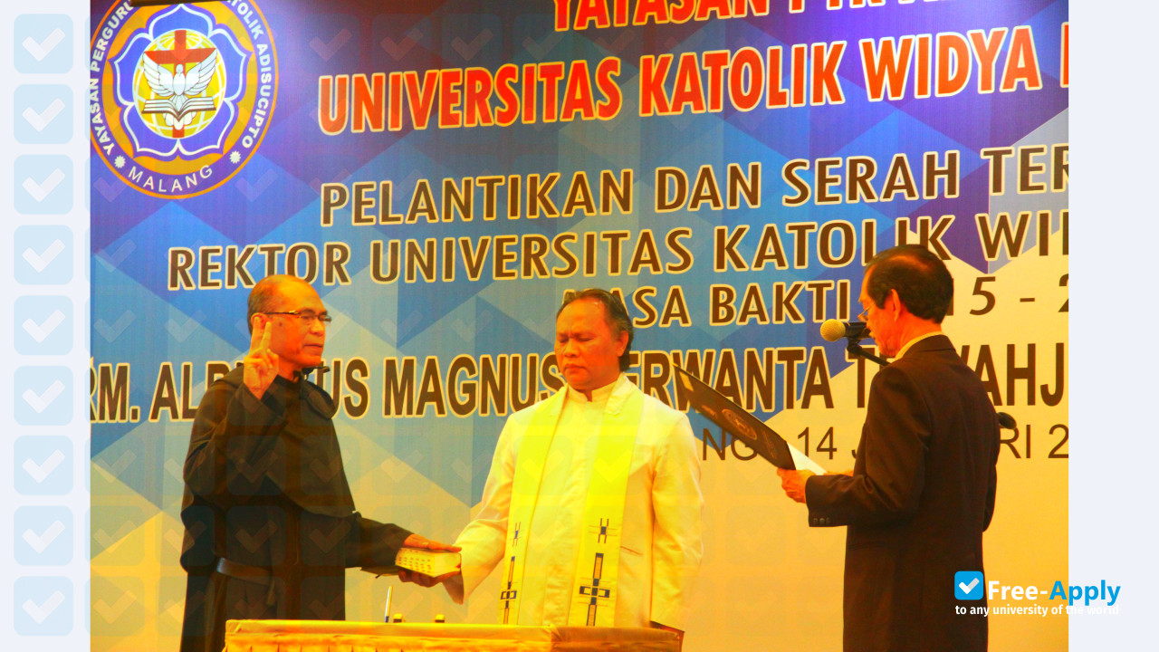 Photo de l’Unika Widya Karya Malang #4