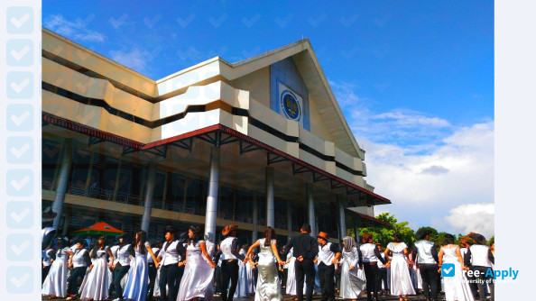Foto de la State University of Manado #4