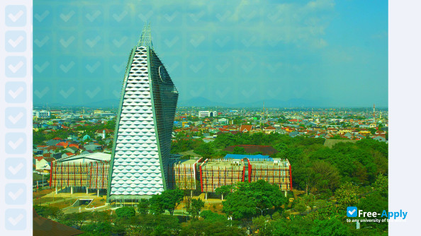 Foto de la State University of Makassar #2