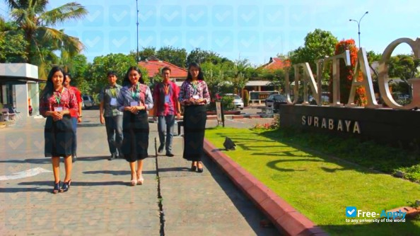 Photo de l’Universitas 17 Agustus 1945 Surabaya