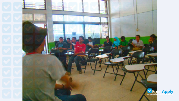 Photo de l’Institut Ilmu Sosial dan Ilmu Politik Jakarta #2