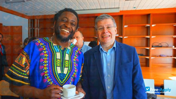 Foto de la Development Studies Centre #11