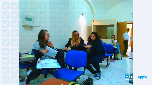 Foto de la Scuola Superiore Mediatori Linguistici Maddaloni #7