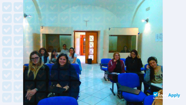 Foto de la Scuola Superiore Mediatori Linguistici Maddaloni #3
