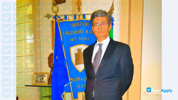 Foto de la Scuola Superiore Mediatori Linguistici Maddaloni #9