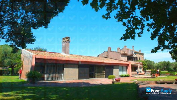 Foto de la University of Merchants #2