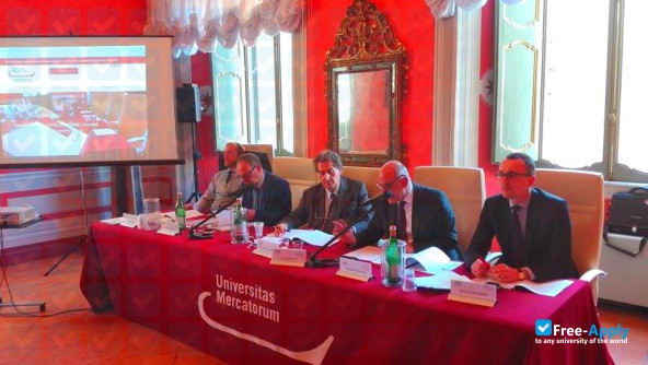Foto de la University of Merchants #3